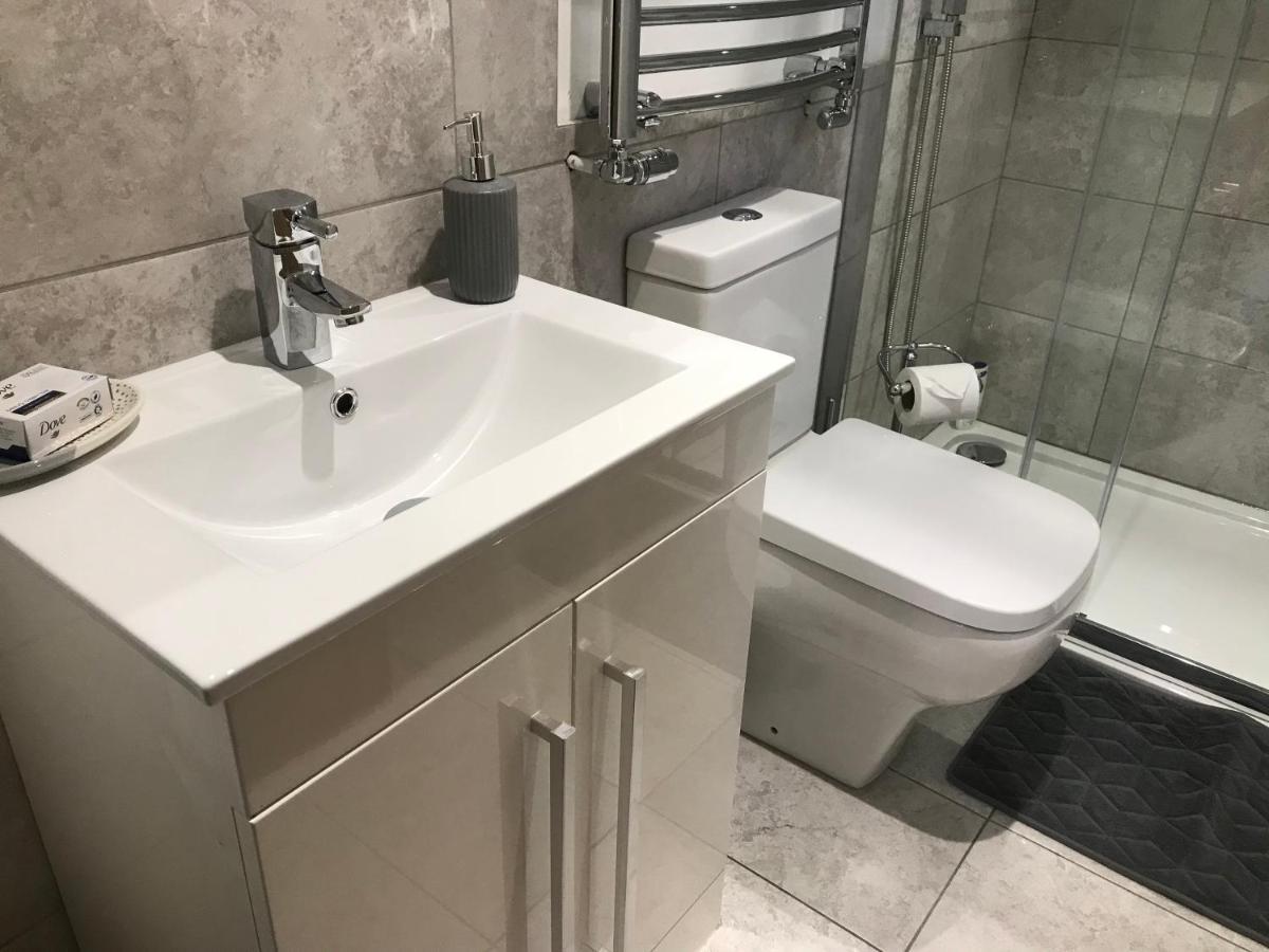 The Annexe Apartment Бракнел Екстериор снимка